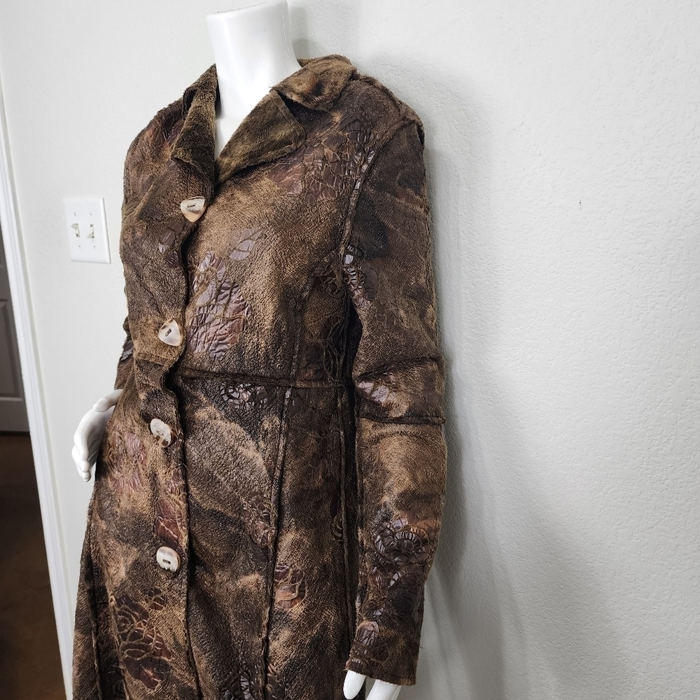 True Grit Mobwife Faux Fur Rose Embossed Coat Size M - Picture 5 of 14